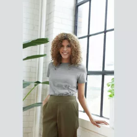SOFTSTYLE® MIDWEIGHT WOMEN'S T-SHIRT